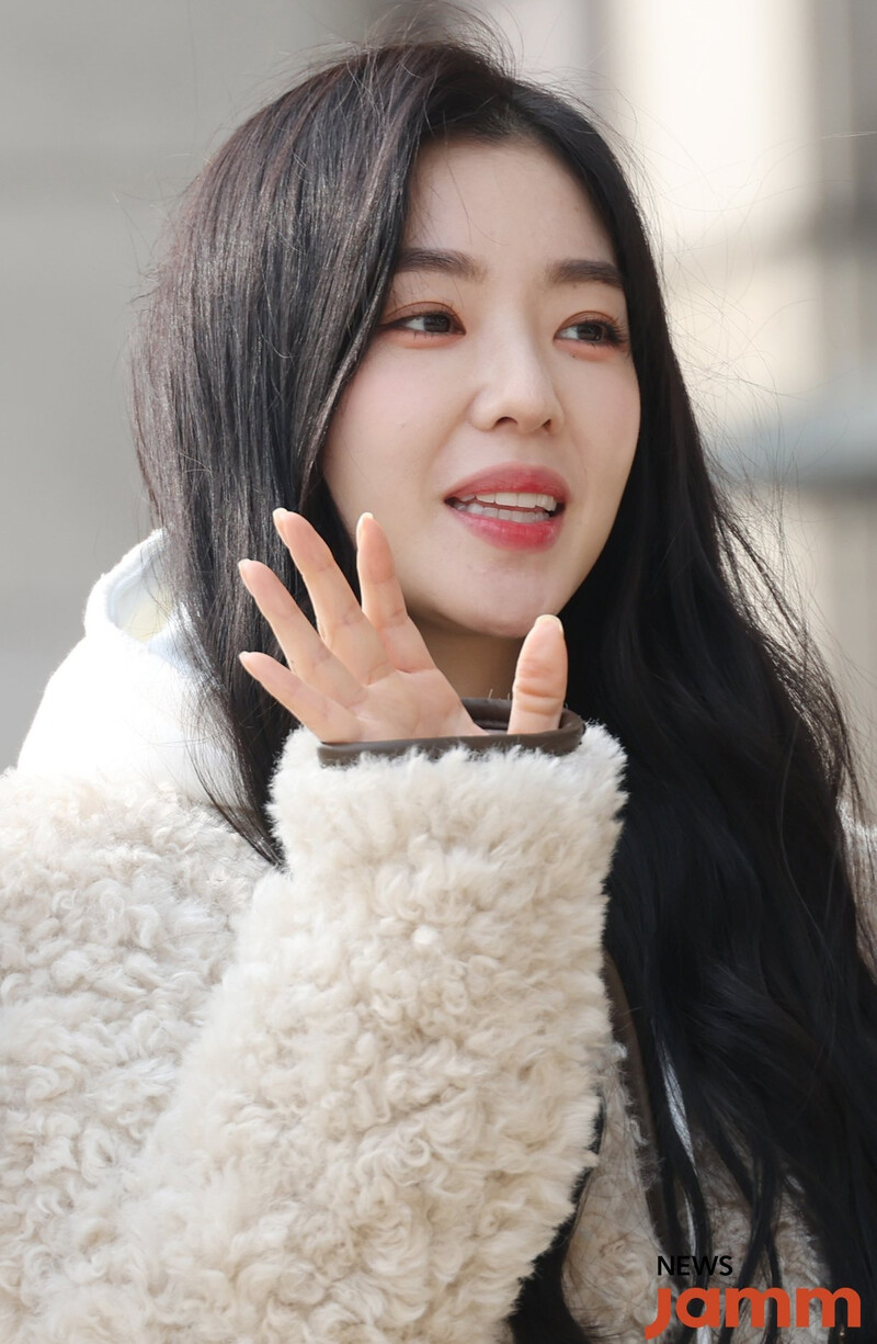 231123 Red Velvet Irene - KBS Music Plaza Commute documents 1