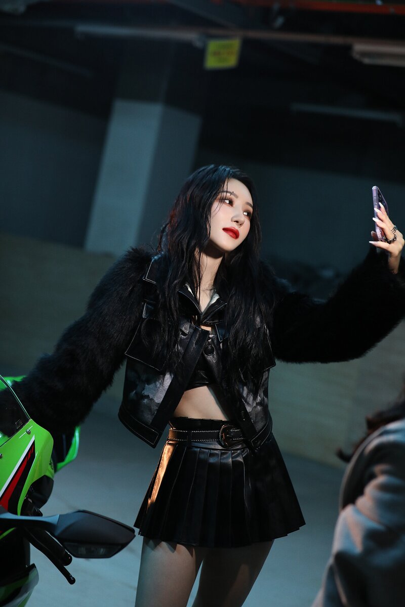 240117 Dreamcatcher Company Naver Post - 'OOTD' MV Behind documents 4