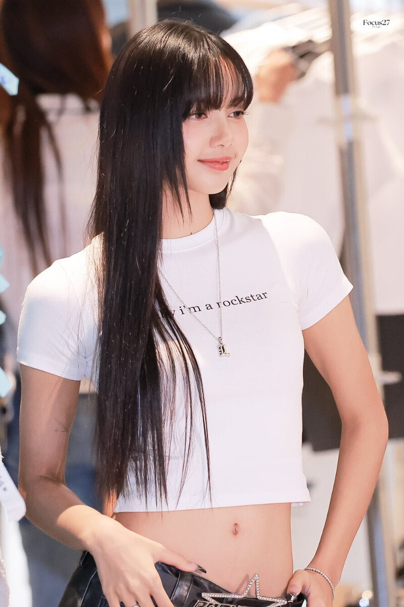 240714 LISA - ‘ROCKSTAR’ POP-UP STORE IN SEOUL documents 2