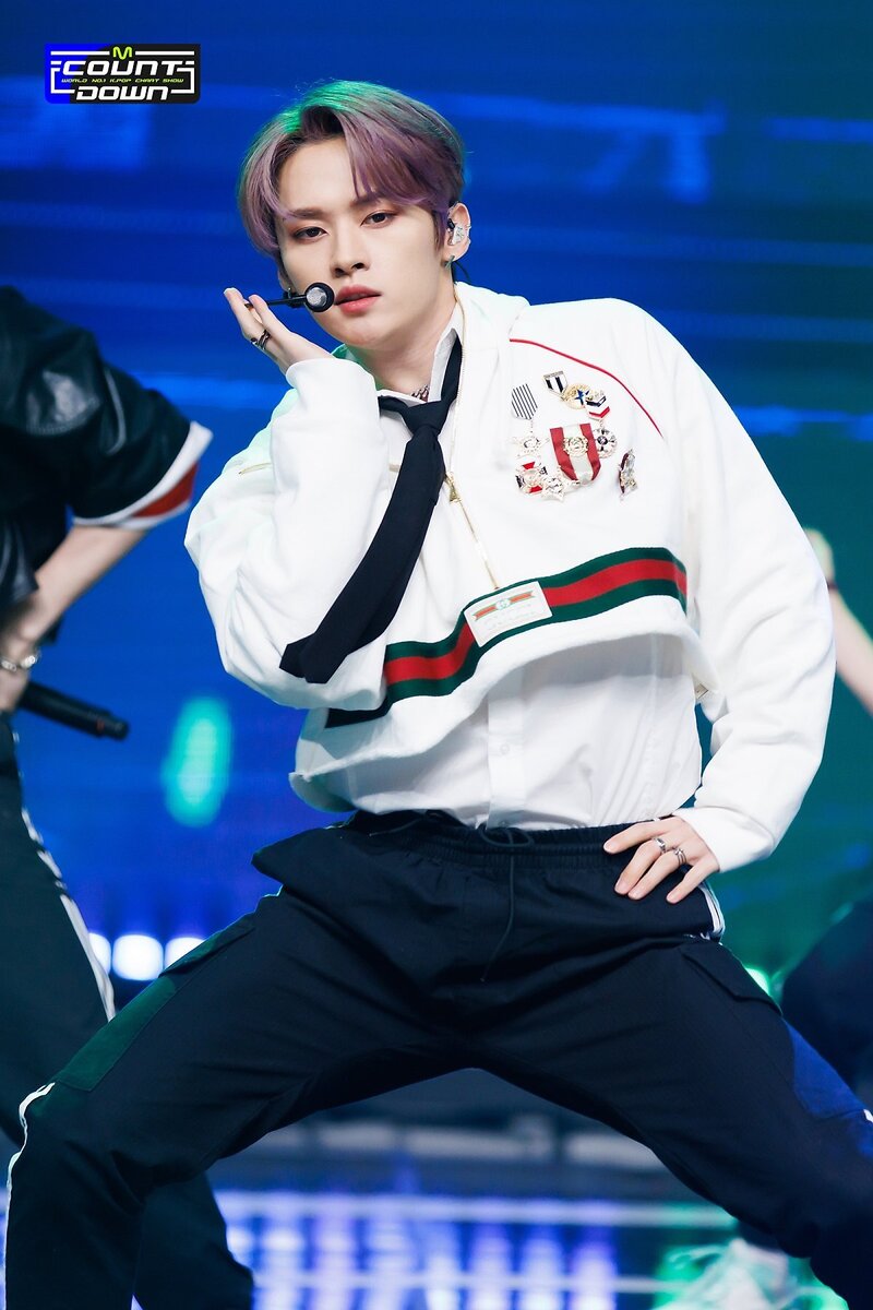 220407 LEE KNOW- STRAY KIDS 'MANIAC' at M COUNTDOWN documents 1