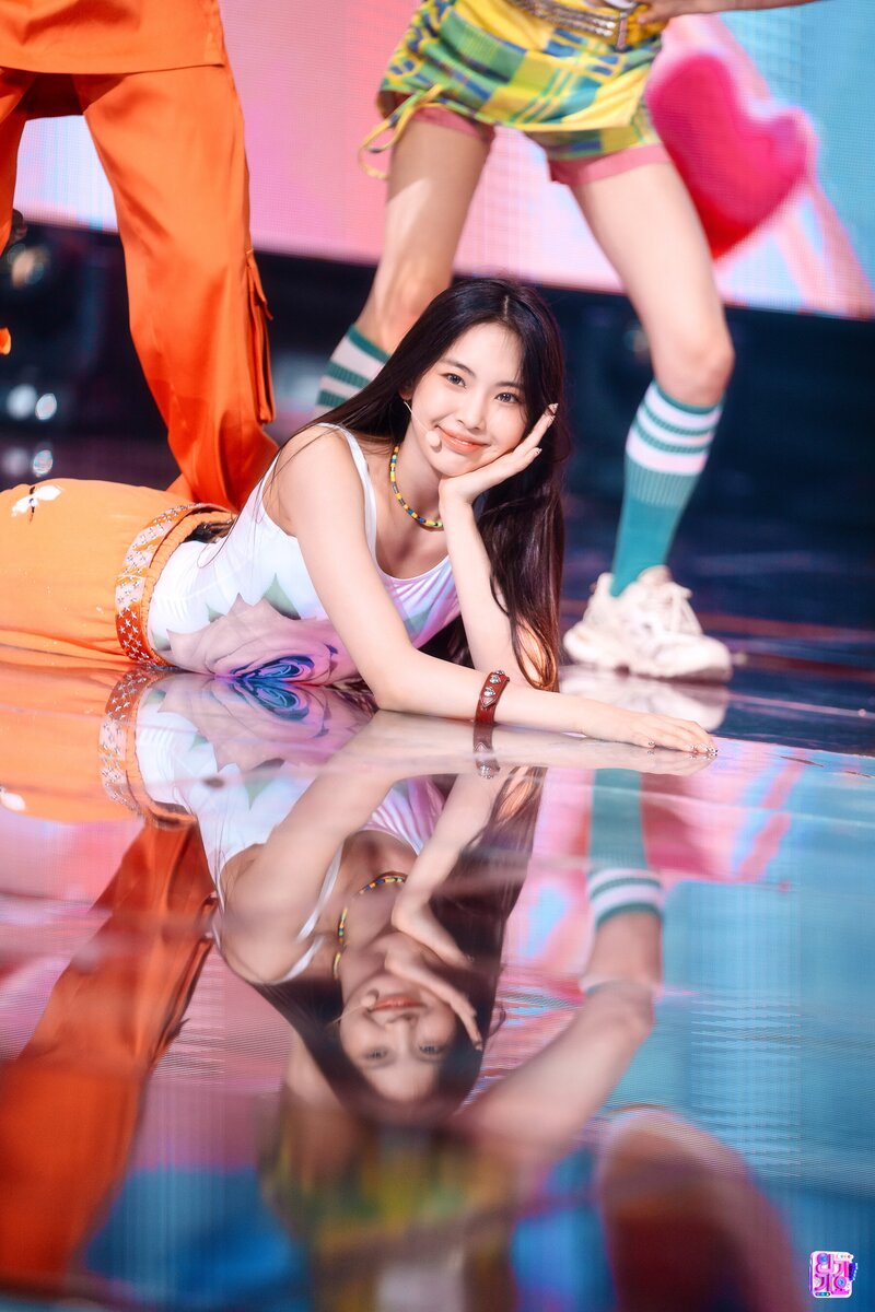 220814 NewJeans Hyein - 'Attention' at Inkigayo documents 10