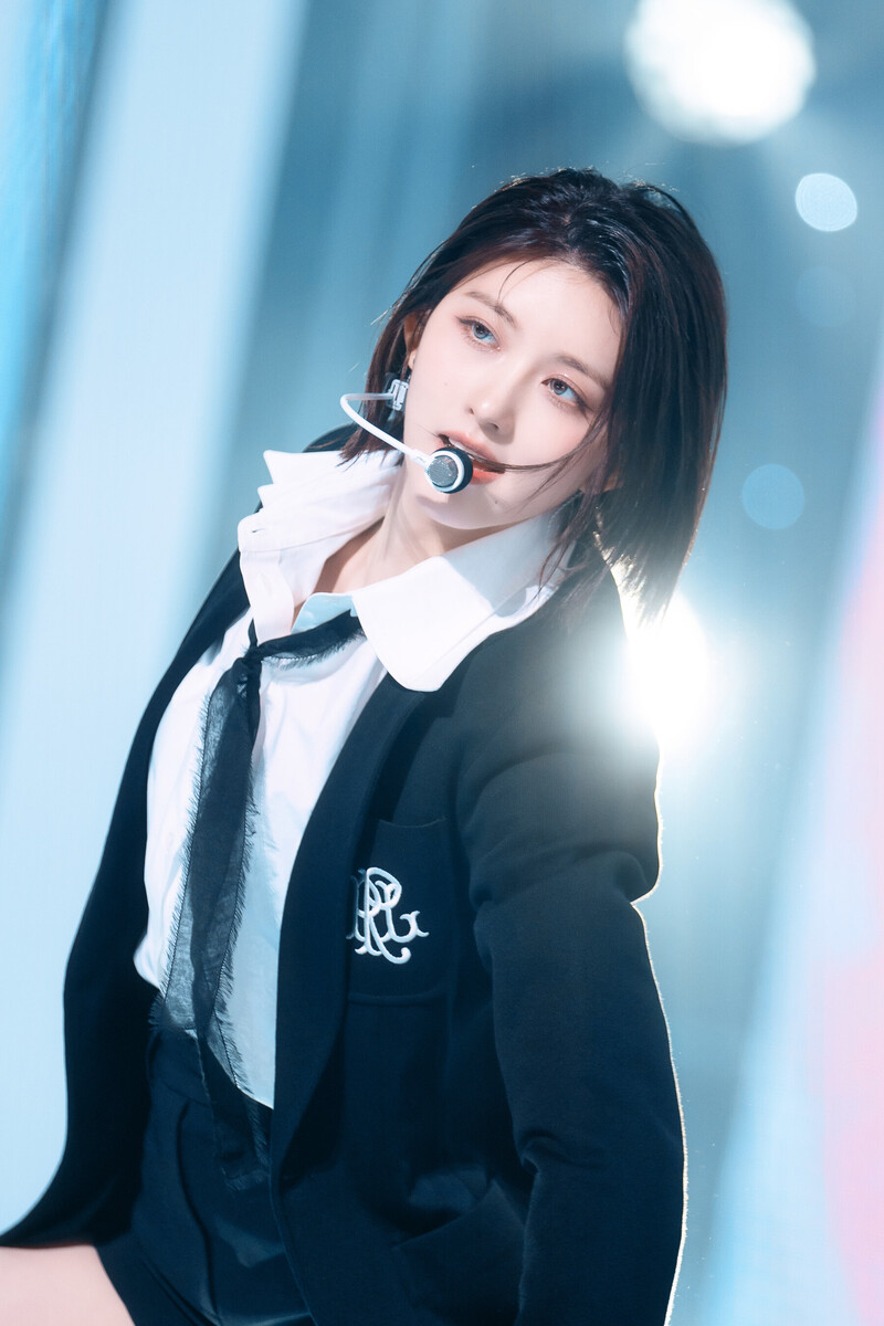 230416 IVE Gaeul - 'I AM' & 'Kitsch' at Inkigayo documents 4