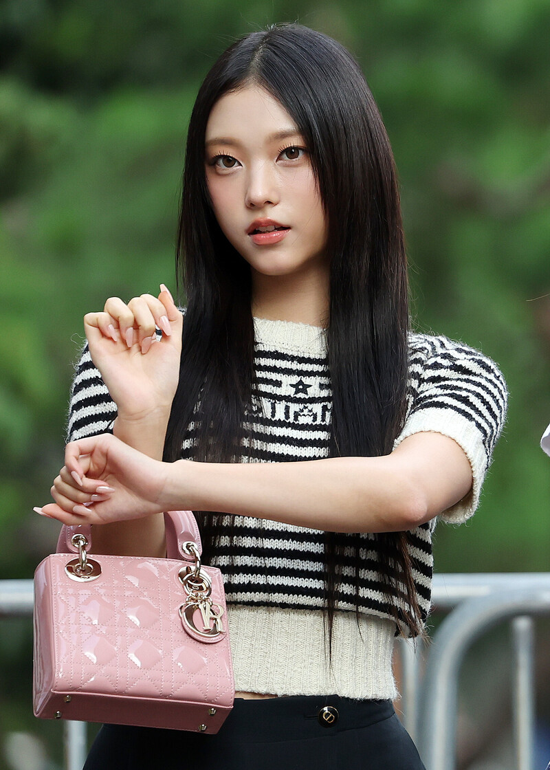 230825 NewJeans Haerin - Music Bank Commute documents 10