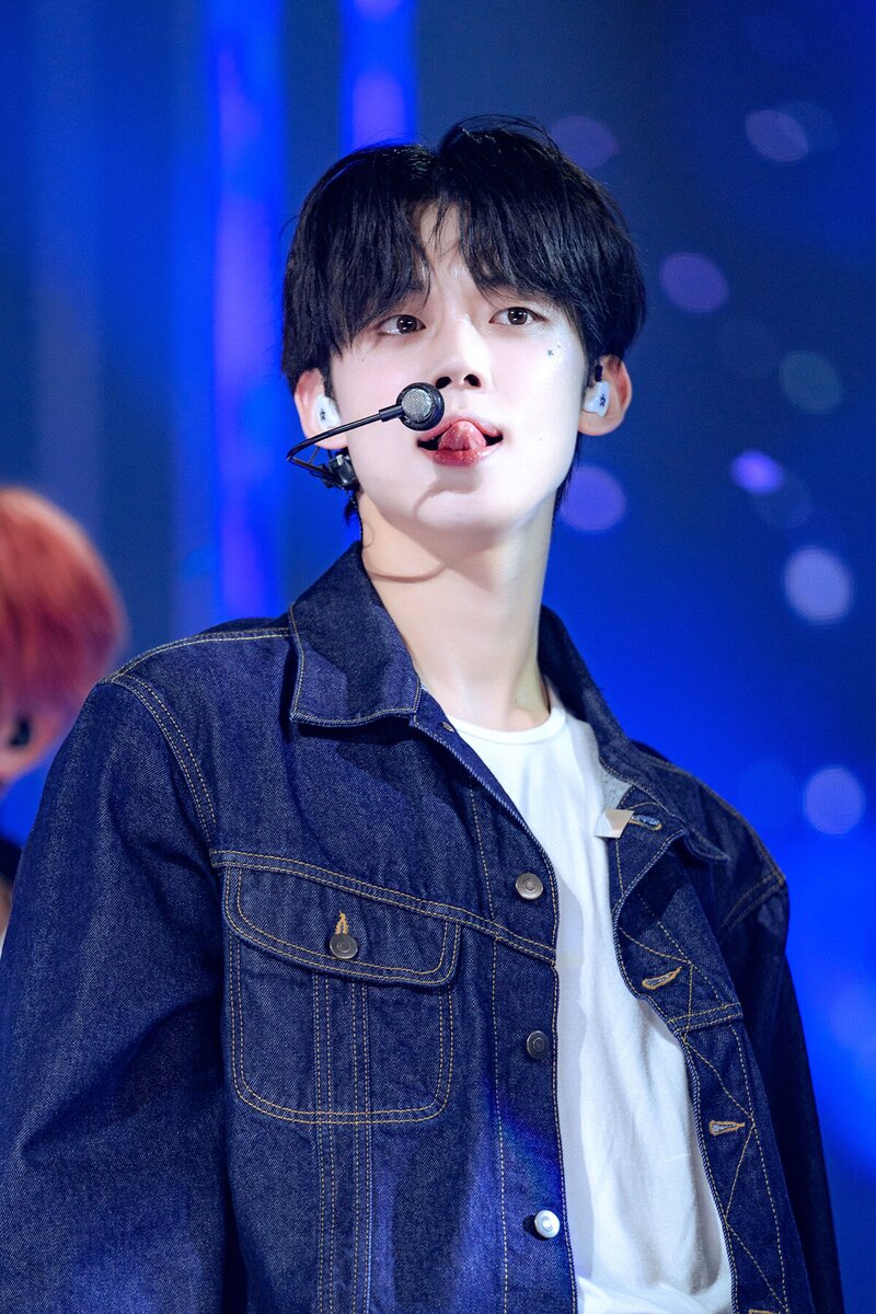 240407 TXT Yeonjun - 'Deja Vu' and 'I'll See You There Tomorrow' Inkigayo documents 5