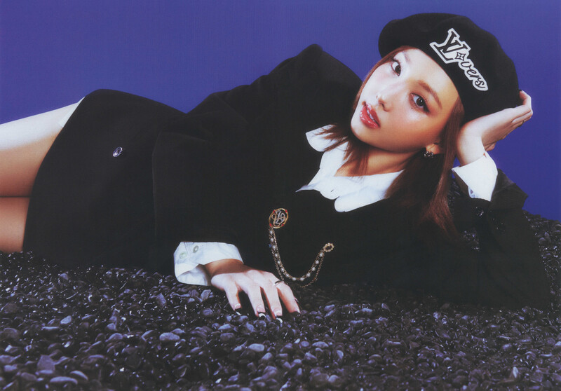 NAYEON 2nd Mini Album 'NA'  SCAN Photobook documents 3