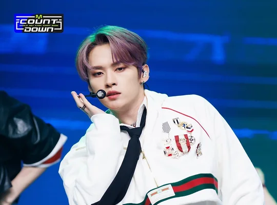 220407 LEE KNOW - STRAY KIDS 'MANIAC' at M COUNTDOWN | kpopping