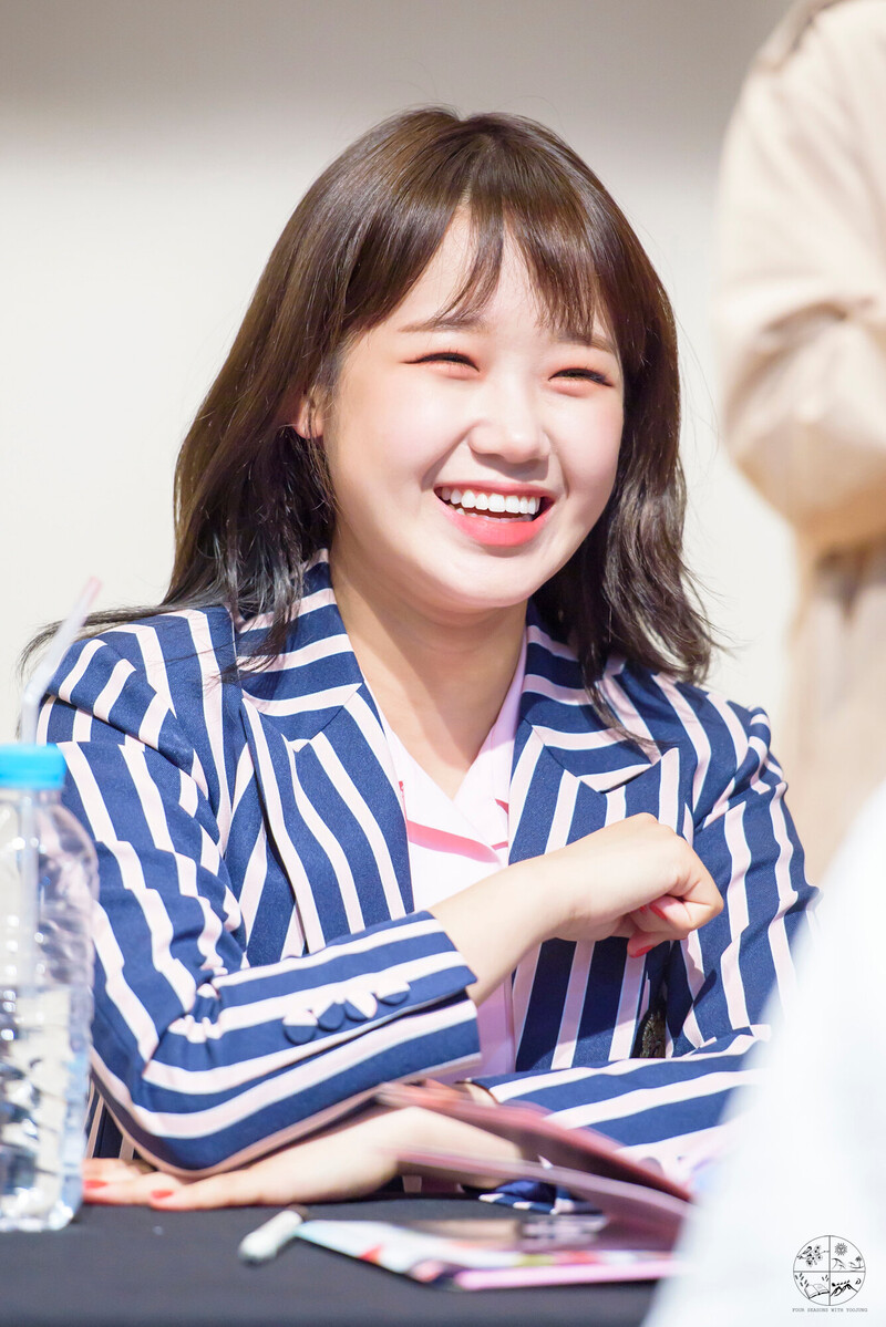 180401 Weki Meki Yoojung at Songpa & Jungu 'Lucky' Fansigns documents 2