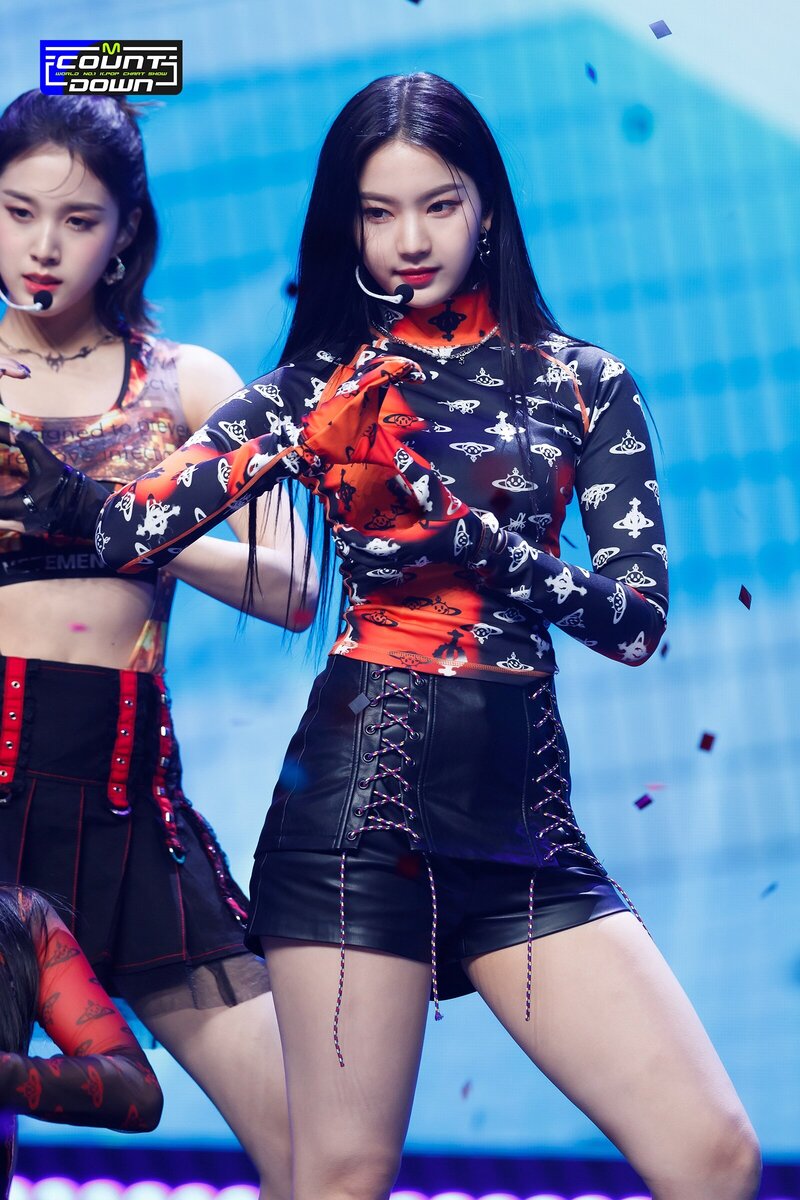220317 STAYC - 'RUN2U' + #1 Encore Stage at M Countdown documents 15