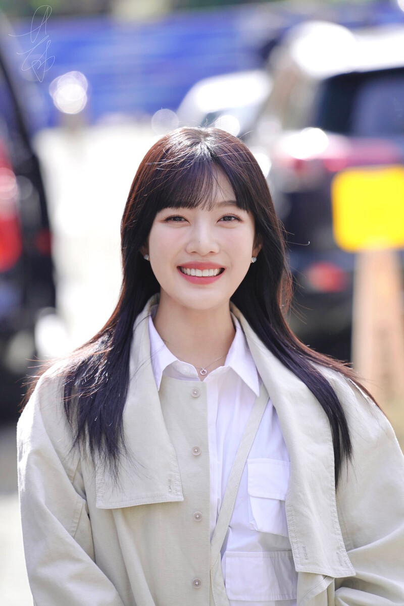 221026 Red Velvet Joy - SBS Animal Farm Arrival documents 3