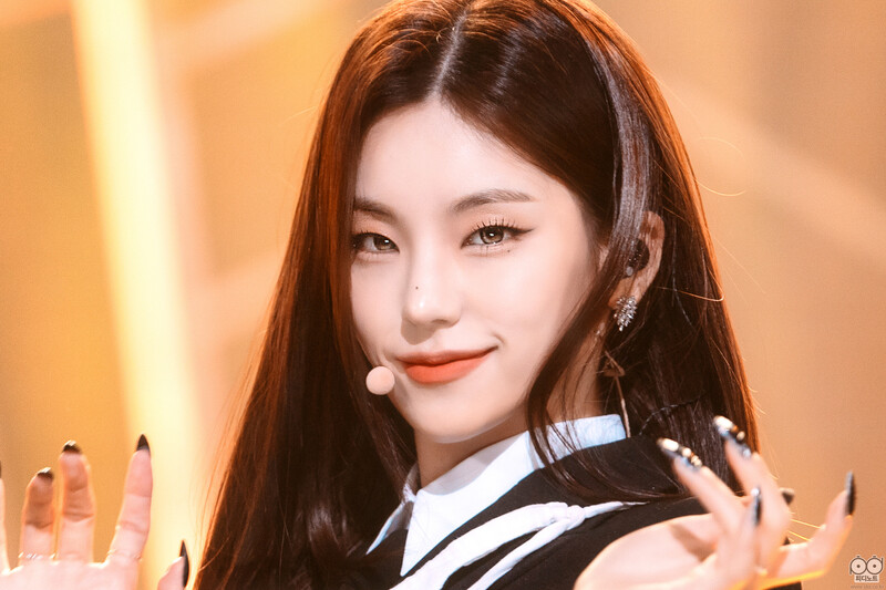 221204 ITZY Yeji - 'Cheshire' at Inkigayo documents 3