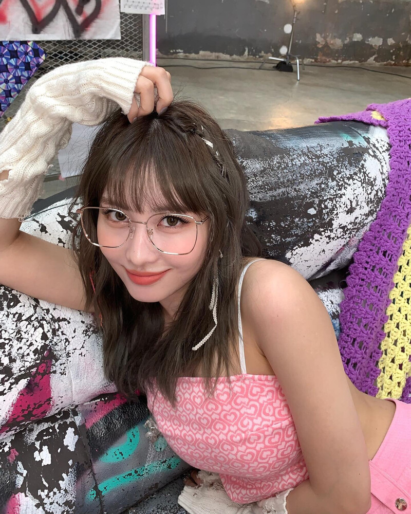 220830 TWICE Momo Instagram Update documents 1