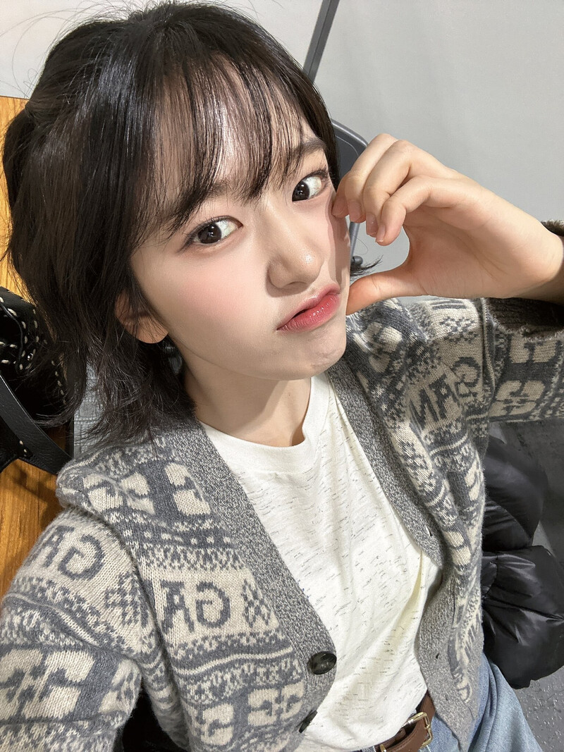 231118 IVE Japan Twitter Update - Yujin documents 2