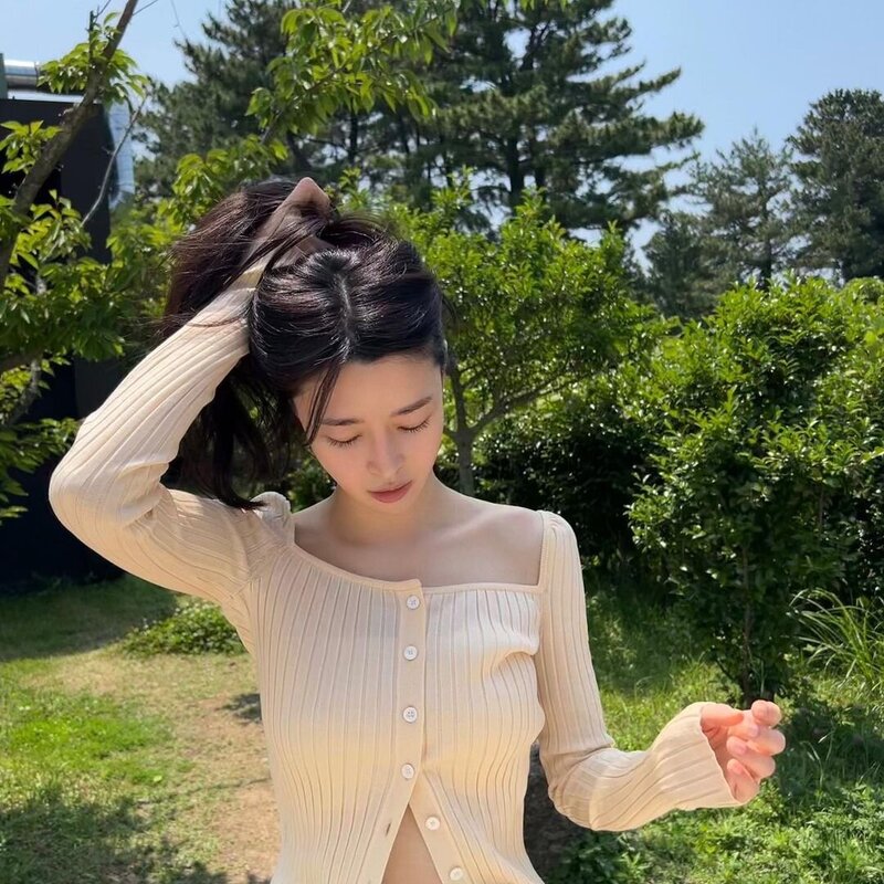 220619 Kwon Nara Instagram Update documents 4