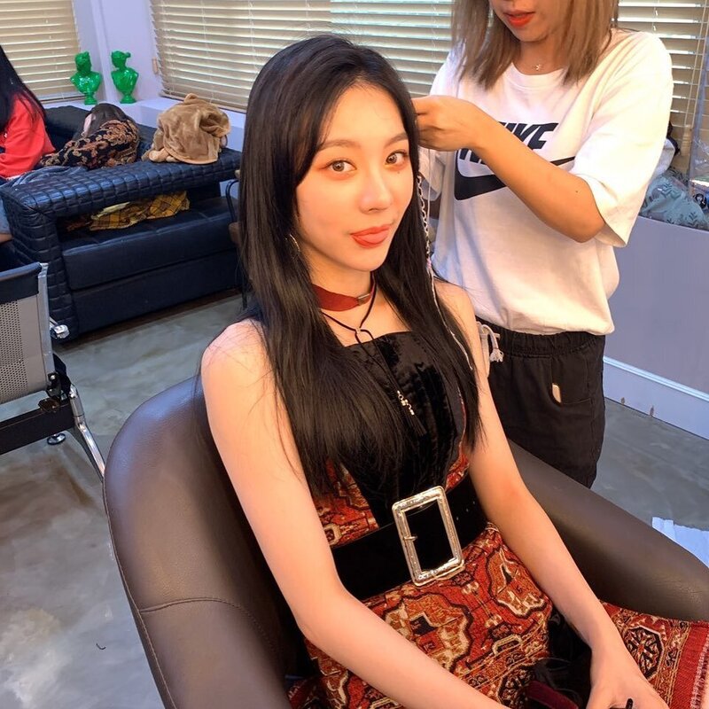 221110 BVNDIT Yiyeon Instagram Update documents 4