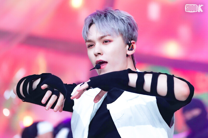 230428 SEVENTEEN Vernon - 'Super' at Music Bank documents 3