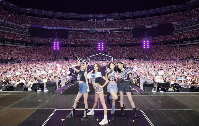 230817 - BLACKPINK Twitter Update | kpopping