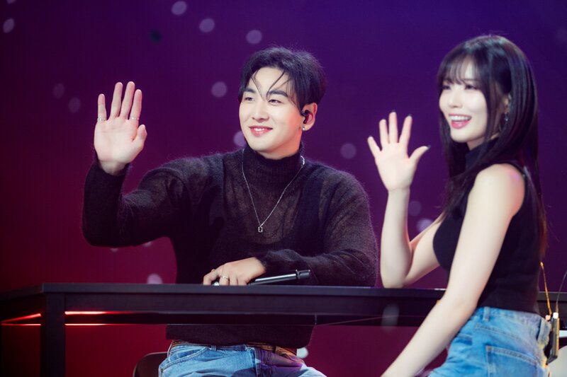 231210 Baekho & fromis_9 Jiwon - 'What are we(ft. Jiwon) ' at Inkigayo documents 6