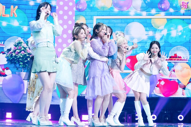 210919 fromis_9 - 'Talk & Talk' at Inkigayo documents 8