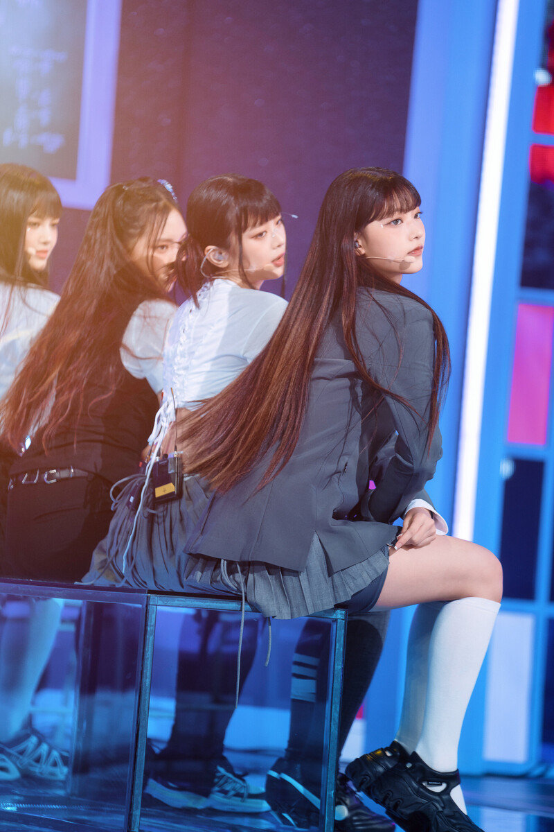 220807 NewJeans Haerin 'Cookie' at Inkigayo documents 19