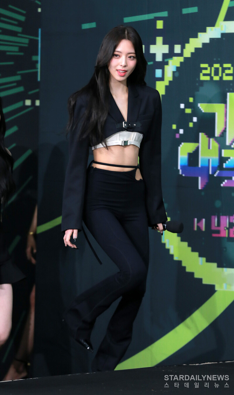 221217 ITZY Yuna at KBS Song Festival Red Carpet documents 1