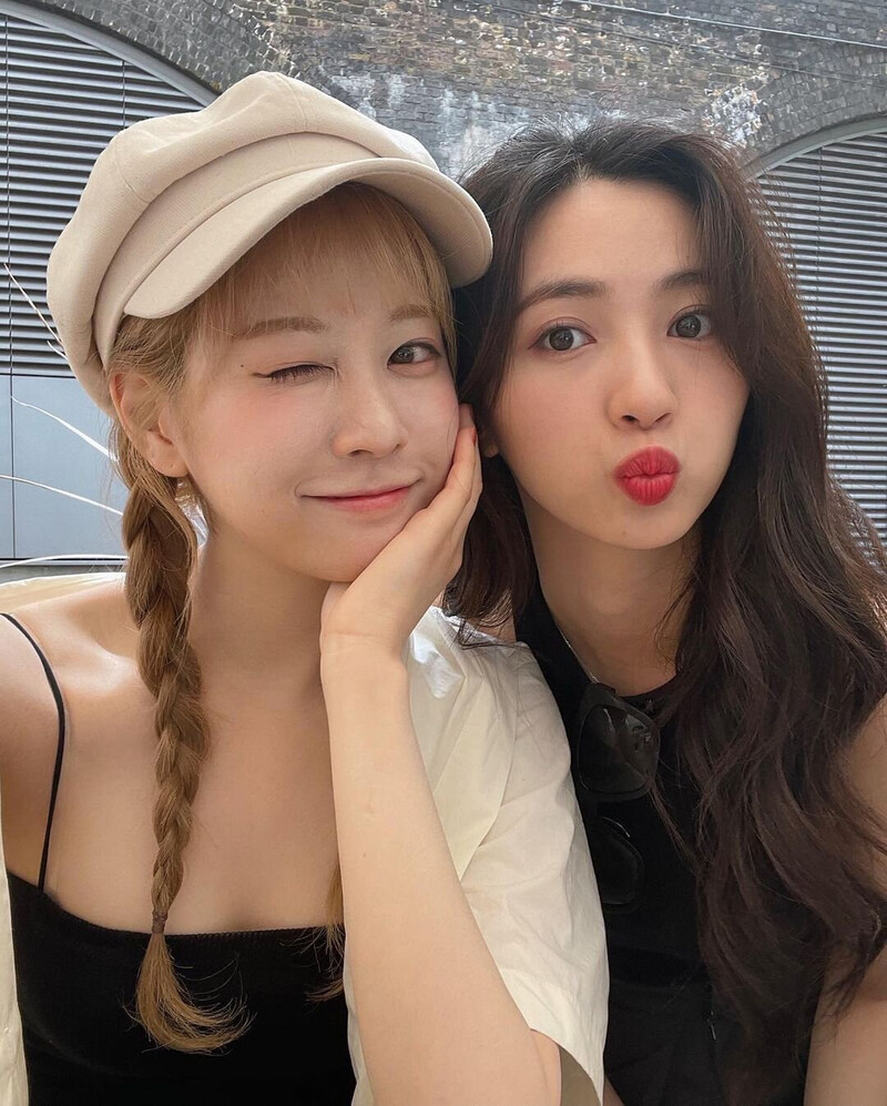 220904 CHERRY BULLET Instagram Update - Jiwon and Bora documents 5