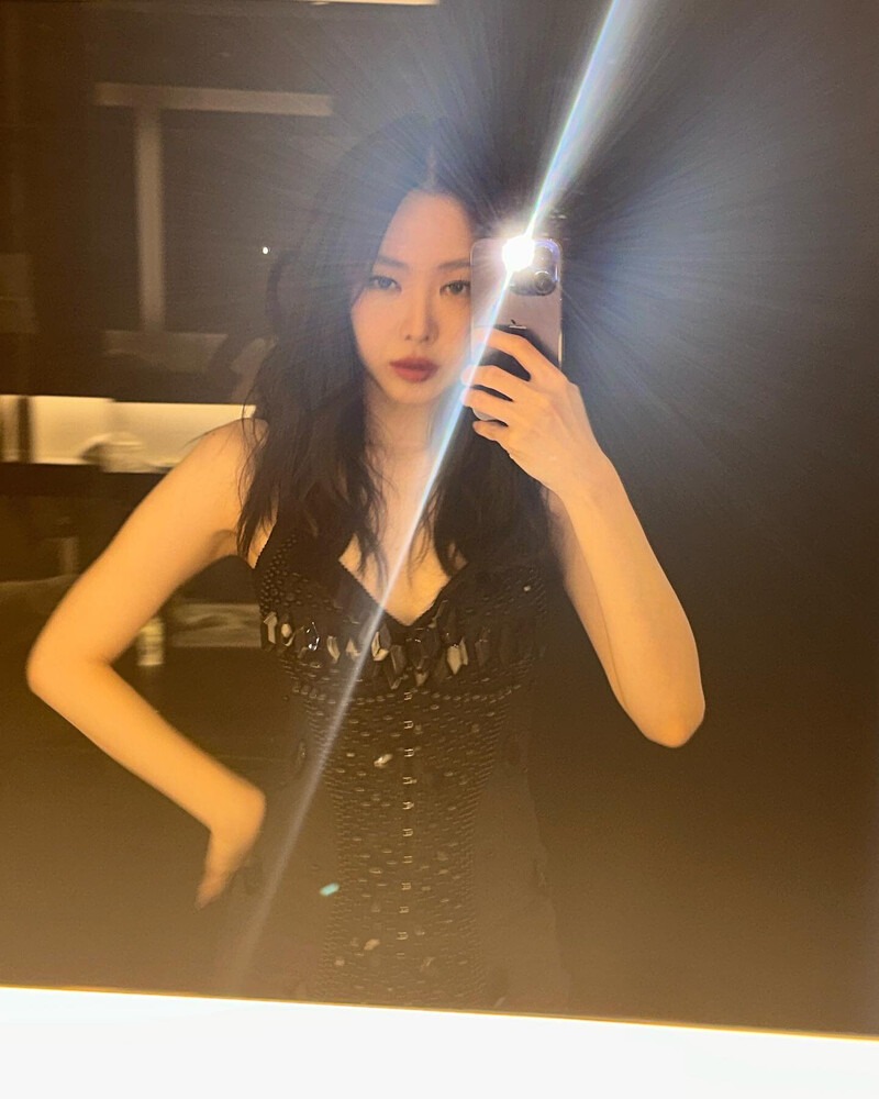 230302 Son Naeun Instagram Update documents 9