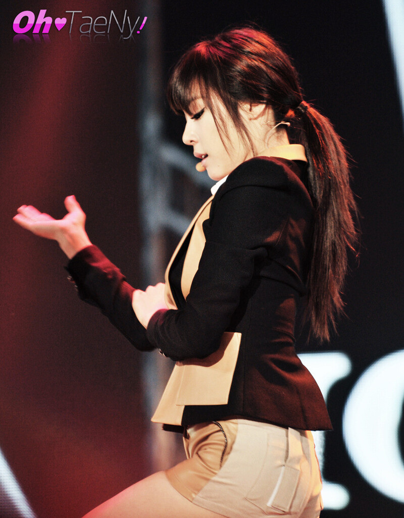 111106 Girls' Generation Tiffany at Love Sharing Concert documents 2