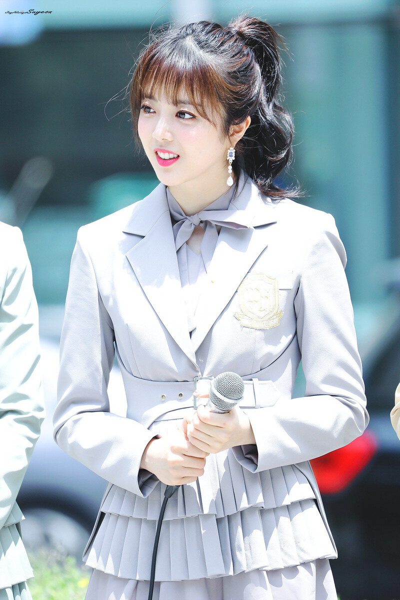 190615 Weki Meki Suyeon at Mini Fanmeet documents 3