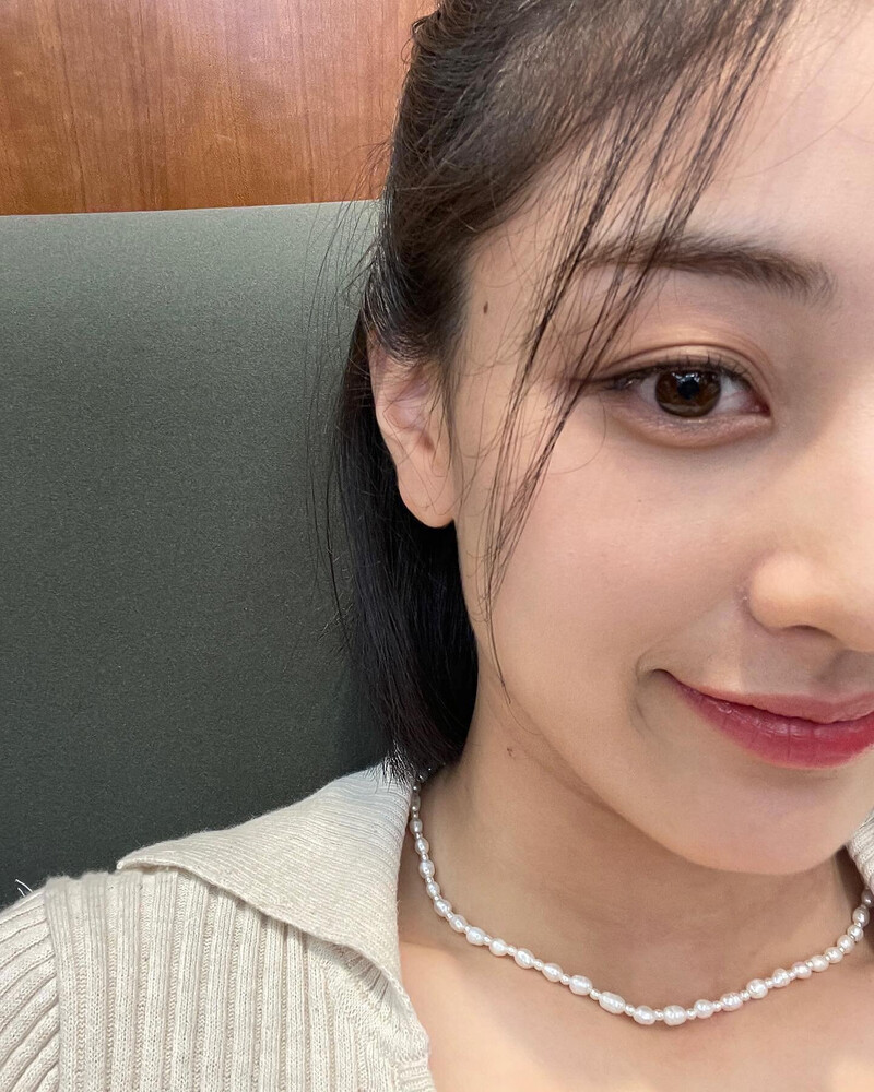 220606 TWICE Jihyo Instagram Update documents 3