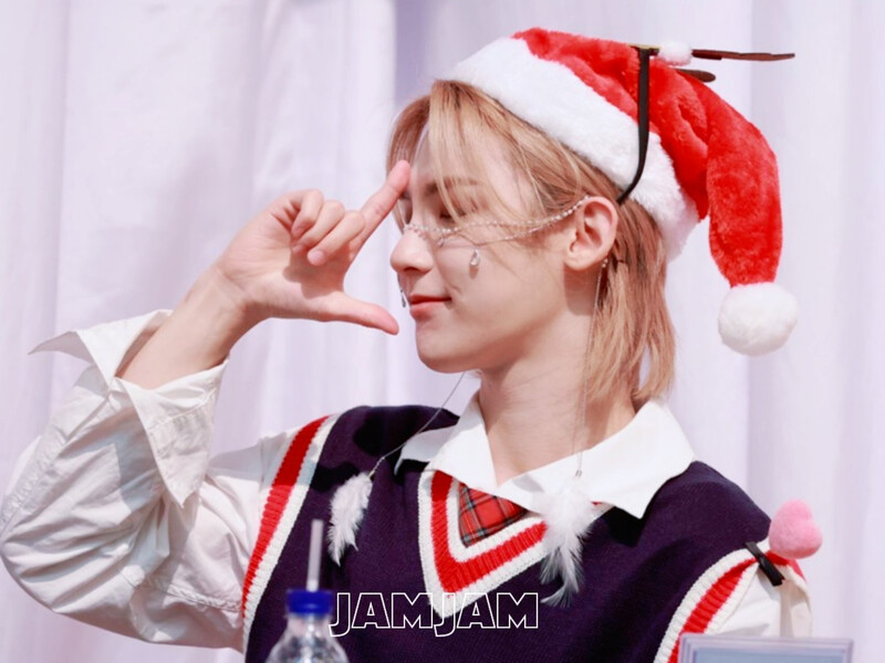 221225 XEED Jaemin fan sign documents 1