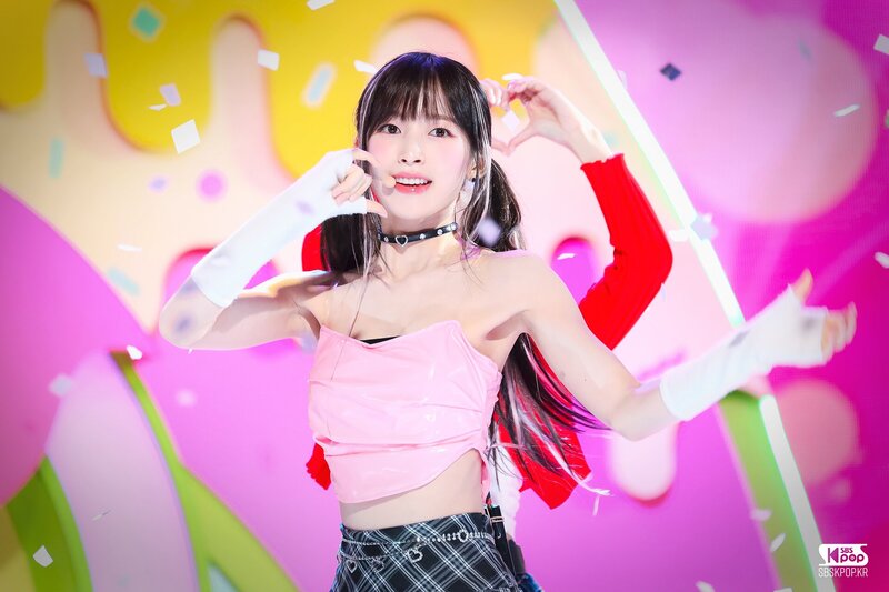 230730 OH MY GIRL Arin - 'Summer Comes' at Inkigayo documents 3