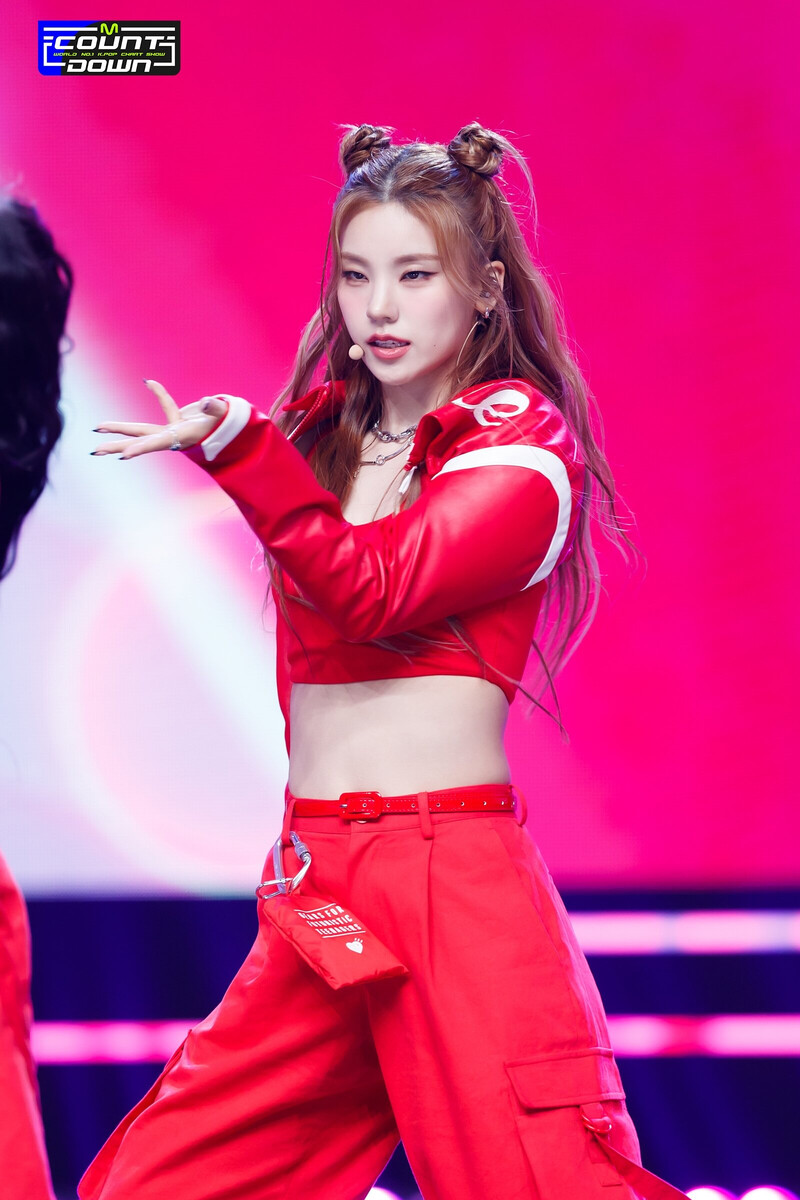 230810 ITZY Yeji - 'CAKE' at M COUNTDOWN documents 15