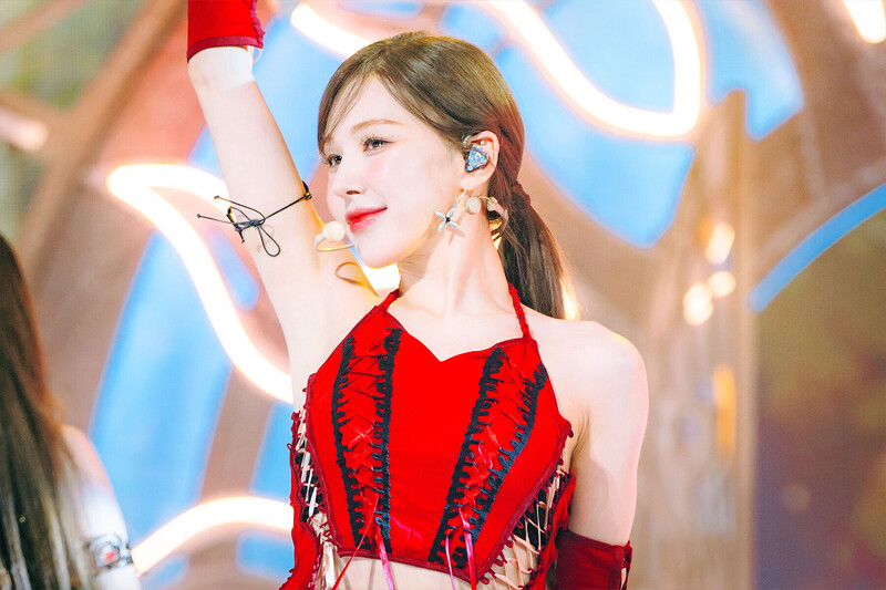 240630 Red Velvet Wendy - 'Cosmic' at Inkigayo documents 10