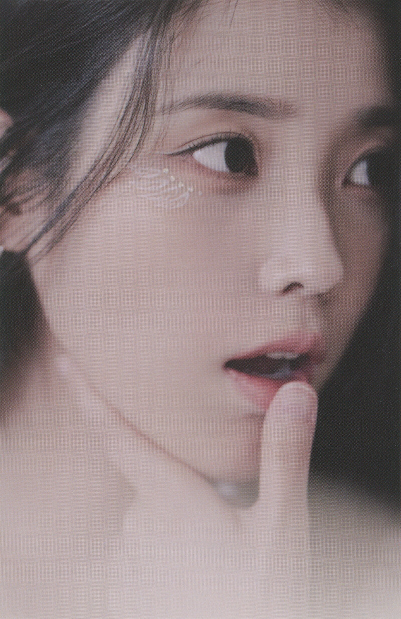 IU 2023 Season's Greetings (Scans) | kpopping