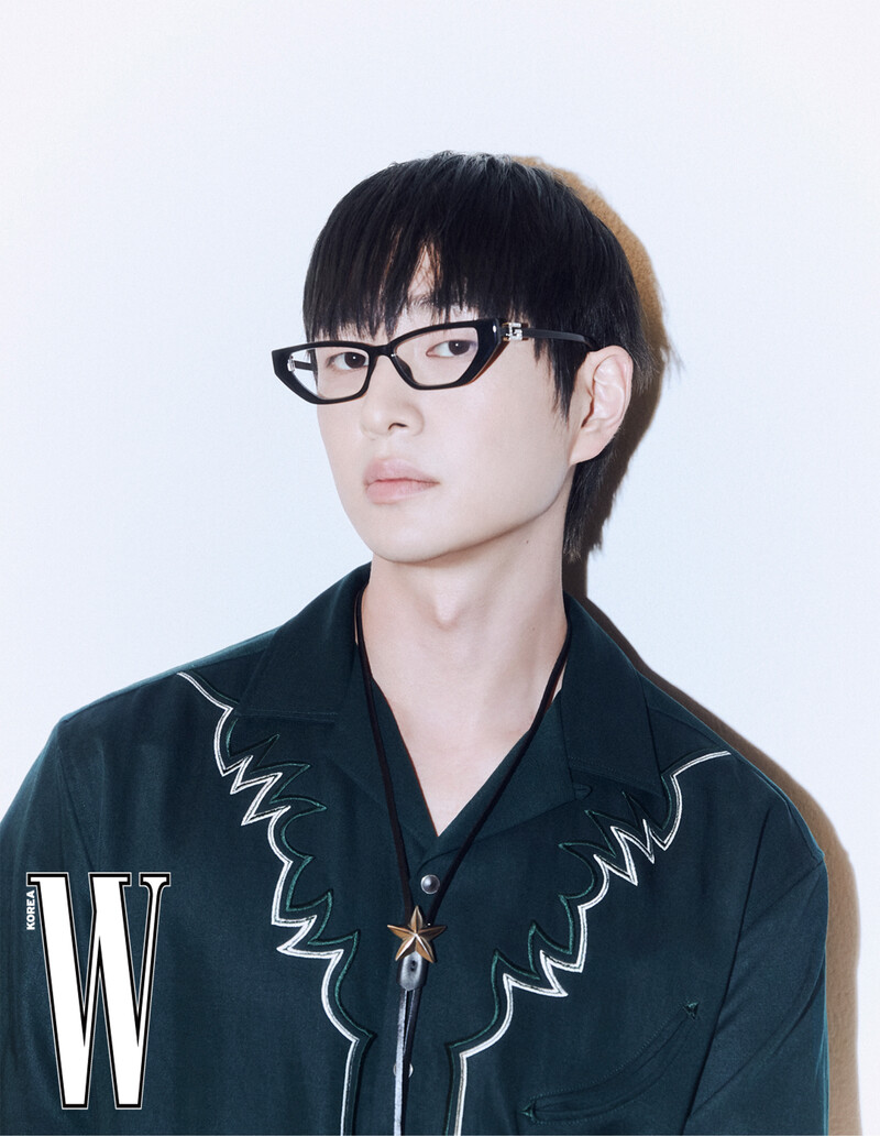 SHINee Onew for W Korea | Septembre 2024 Issue documents 5