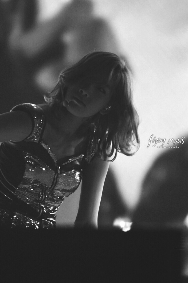 120115 Girls' Generation Taeyeon at 2011 Girls' Generation Tour in Hong Kong documents 5