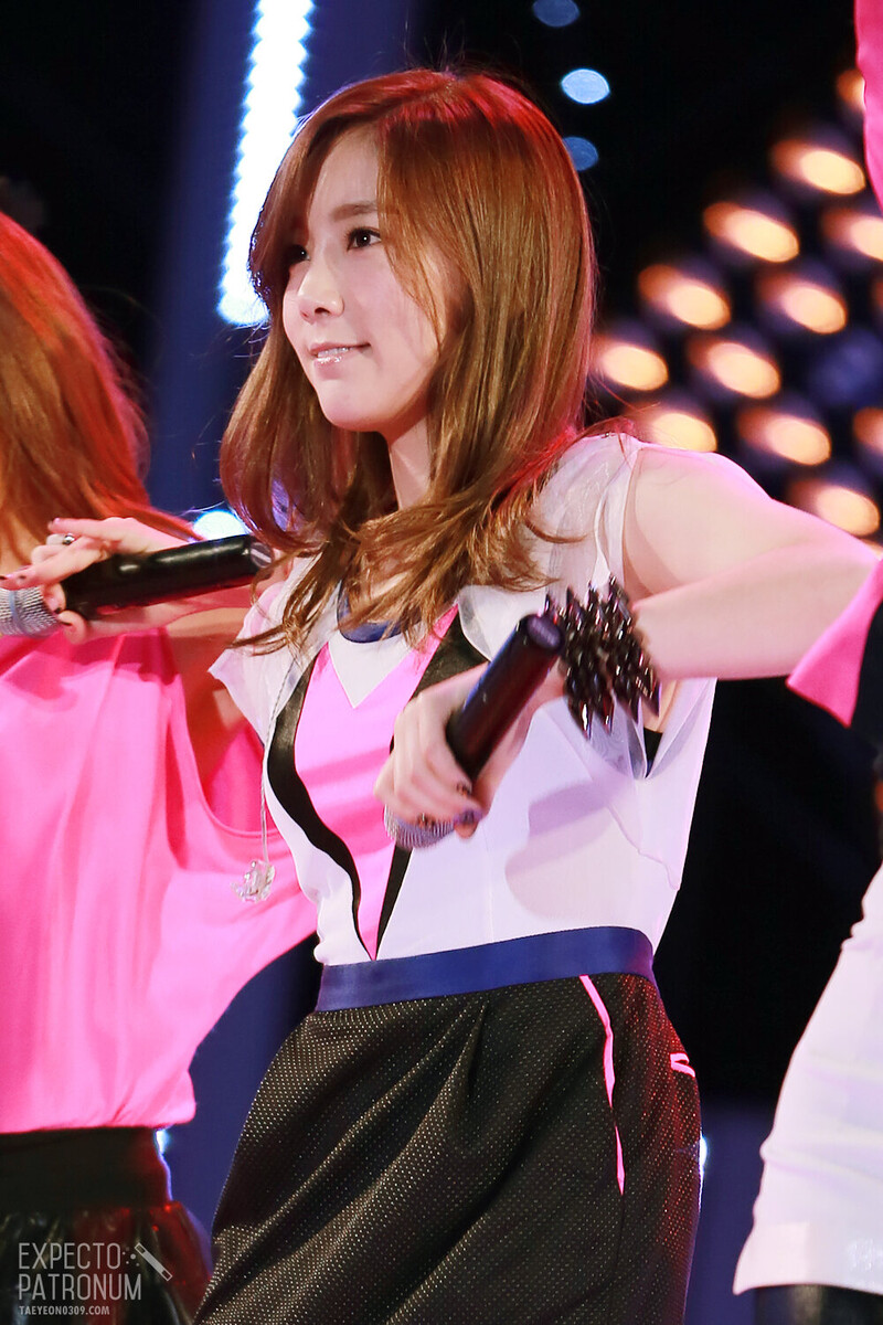 121015 Girls' Generation Taeyeon at Yeosu Expo documents 3