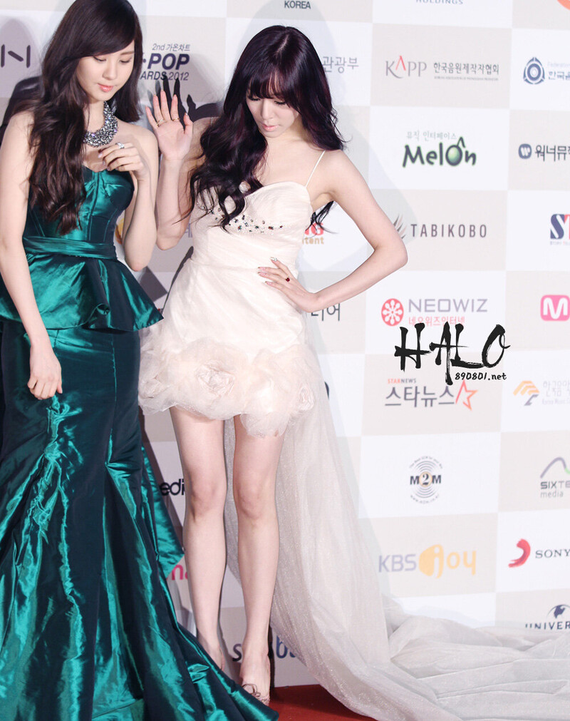 130213 Girls' Generation Tiffany at Gaon Chart Awards documents 11