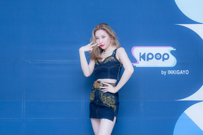 210822 SBS Twitter Update - Sunmi at Inkigayo Photowall documents 2