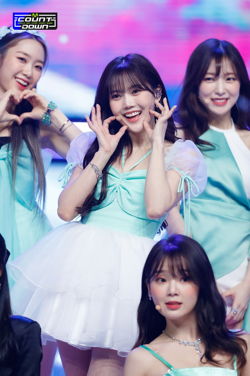 220407 OH MY GIRL - 'Real Love' at M Countdown documents 16