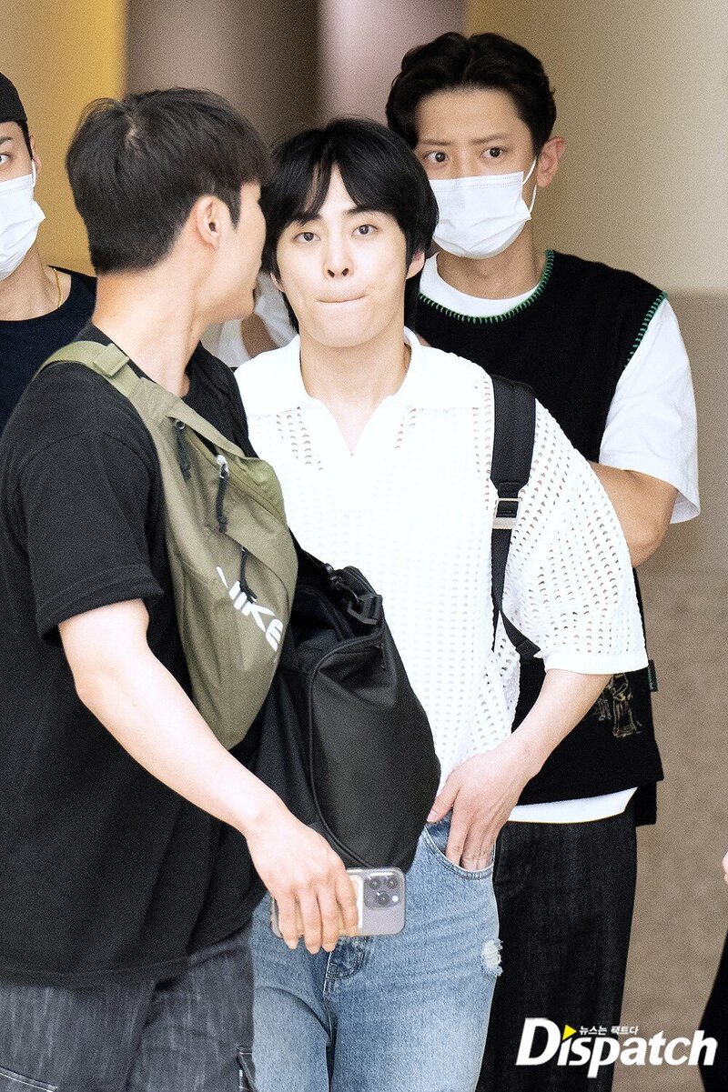 230610 EXO Xiumin at Gimpo Airport documents 2