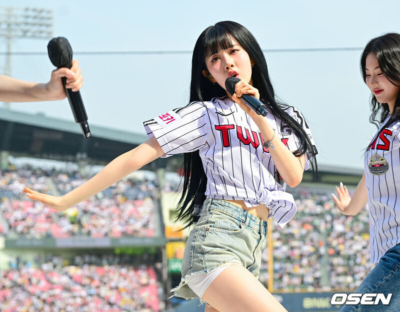 240504 STAYC Sieun - 2024 Shinhan Bank SOL KBO League in Jamsil Stadium documents 2