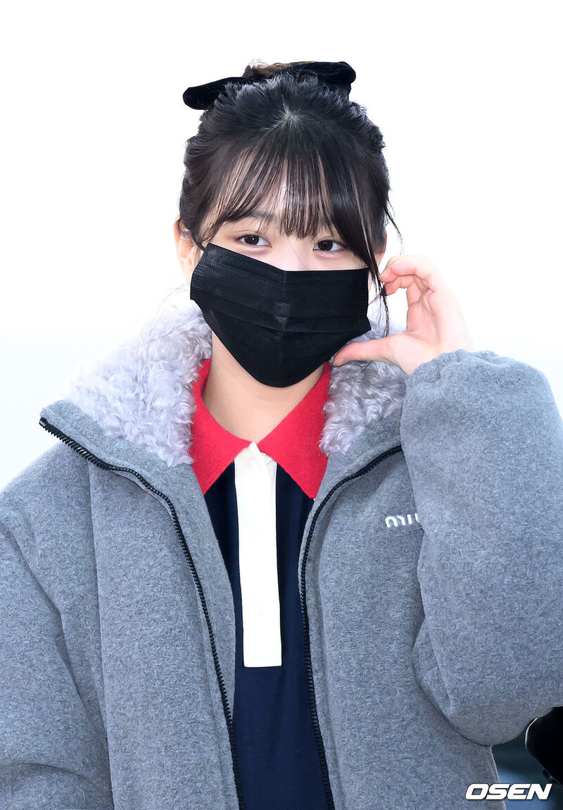 241121 IVE Wonyoung at Incheon International Airport documents 2