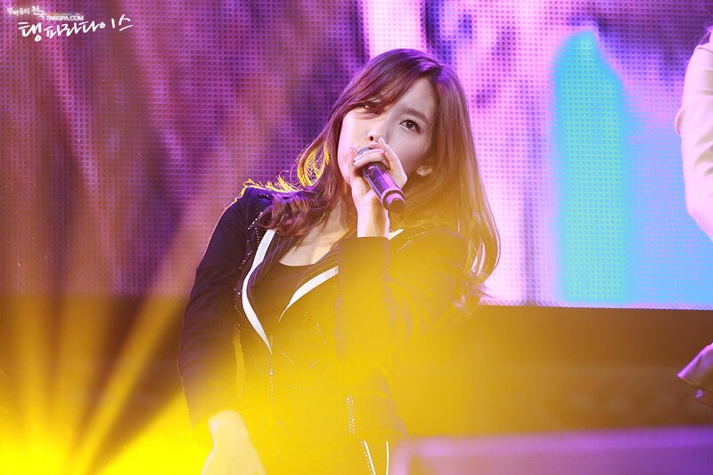 121021 Girls' Generation Taeyeon at GS& Concert documents 9