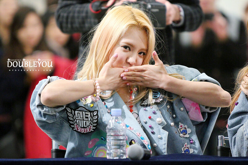 130126 Girls' Generation Hyoyeon at Yeongdon Times Square fansign event documents 1