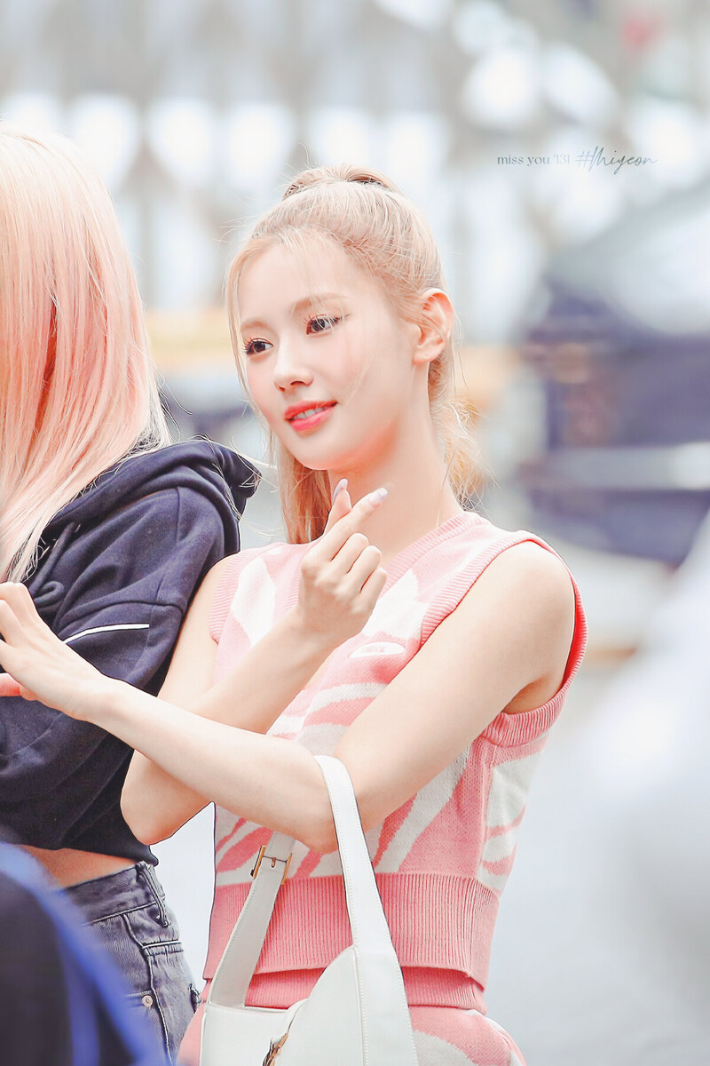 220624 (G)I-DLE Miyeon - Music Bank Commute documents 9