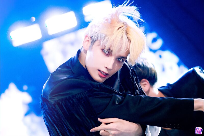 231015 TXT Hueningkai - 'Back for More' and 'Chasing That Feeling' at Inkigayo documents 2