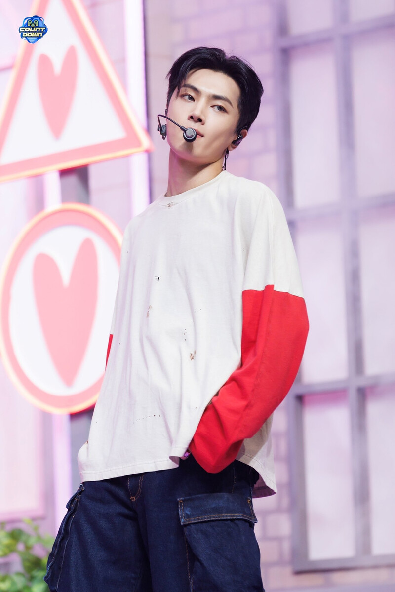 240728 ENHYPEN OFFICIAL PHOTOS ON MCOUNTDOWN — ‘XO (ONLY IF YOU SAY YES)’ - JAY CUT documents 5