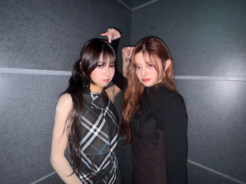 241003 - ILLIT Members Twitter Update with MOKA n MINJU documents 1