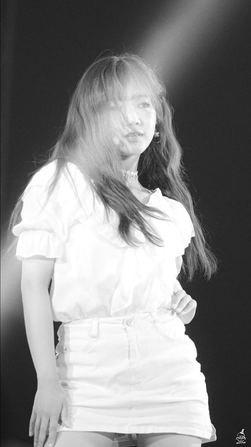 190815 Weki Meki Yoojung at 2019 K-WORLD FESTA documents 2